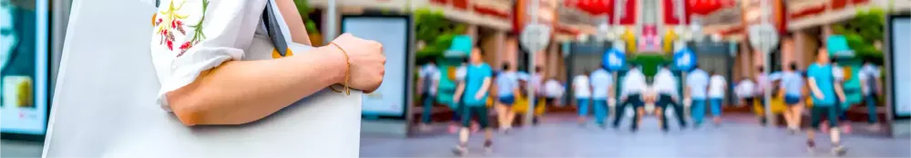 Brick-and-Mortar vs E-Commerce: How Physical Stores Compete and Win
